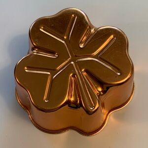 Copper Clover-Shaped Cake Pan